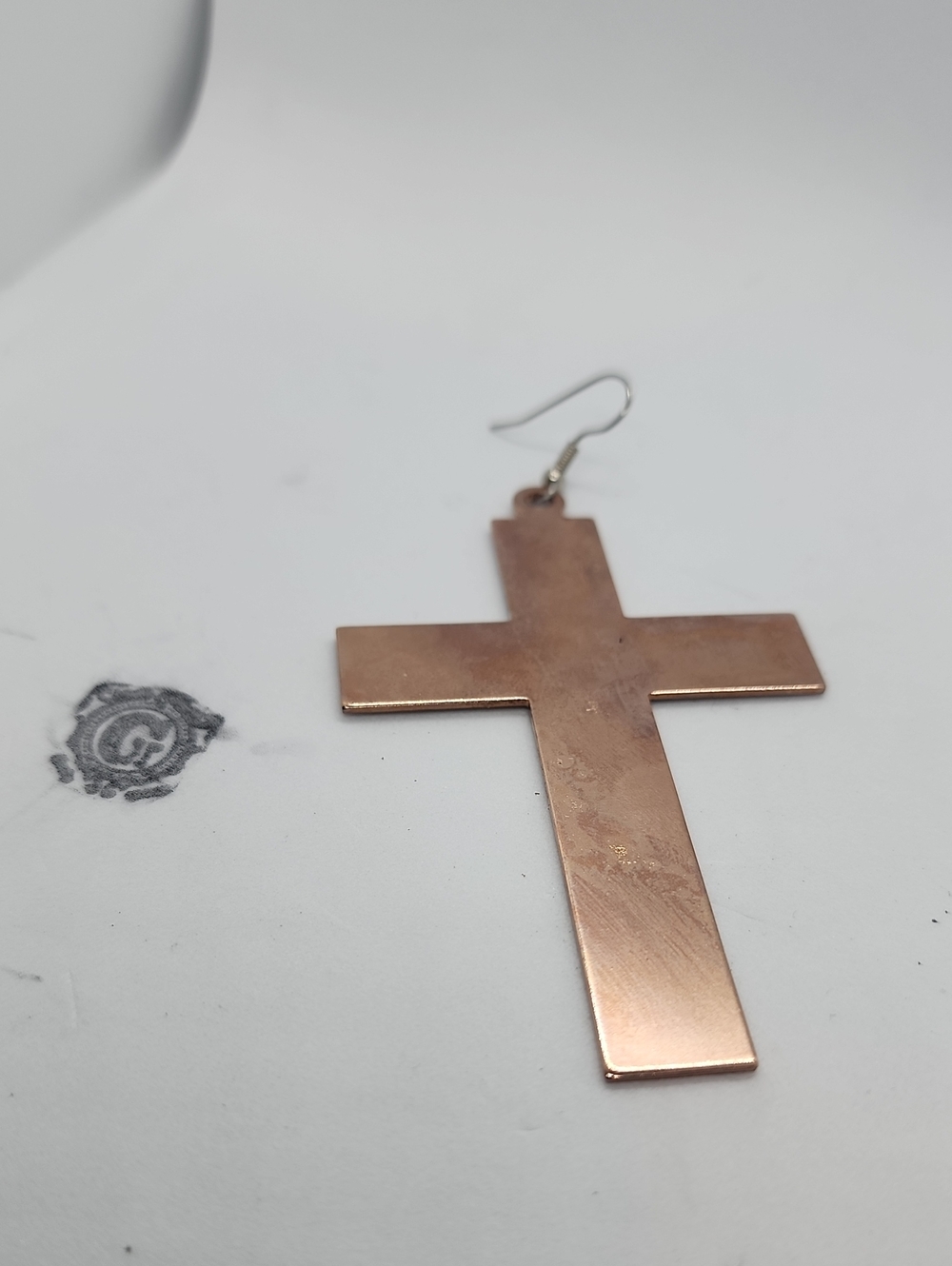 GASOLINE GLAMOUR FLAT CROSS EARRING
